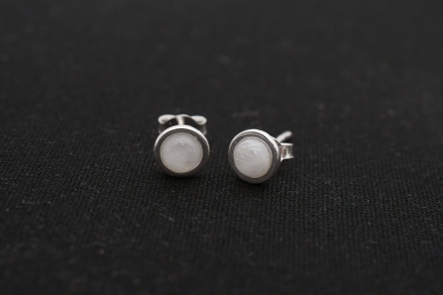 Regenbogen Mondstein Ohrstecker rund mit Silberrand