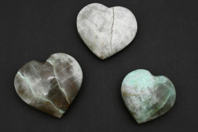 Mondstein gr�n (Garnierit) Herz 60 - 80 mm