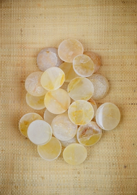 Bergkristall mit Eiseneinschl�ssen Emu Eggs