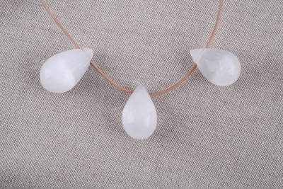 Selenit Drop Shape gebohrt 5-er Set