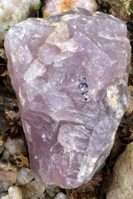 Lavender quartz rough stone 56 kg
