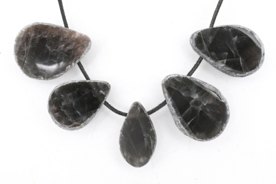 Mondstein schwarz Emu Eggs gebohrt (klein)