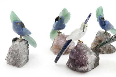 Papagei auf Amethyst