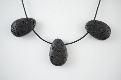 Lava tumbled stones flat drilled 5-er Set