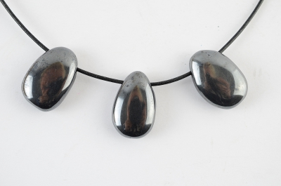 H�matit Trommelsteine flach gebohrt 5-er Set