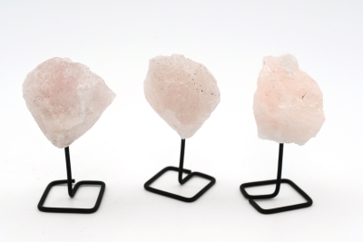 Rosenquarz Rohstein auf Metallst�nder