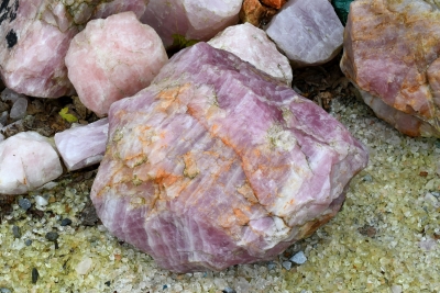 Rose quartz jumbo rough stones 60 - 80 kg
