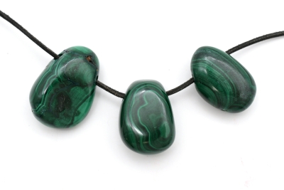 Malachit Trommelsteine flach gebohrt