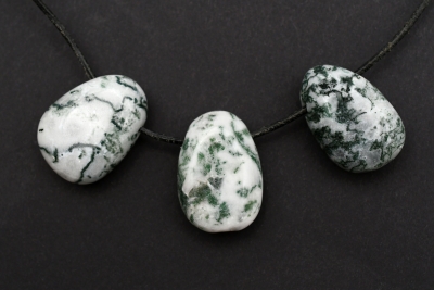 Baumachat Trommelstein flach gebohrt 5-er Set