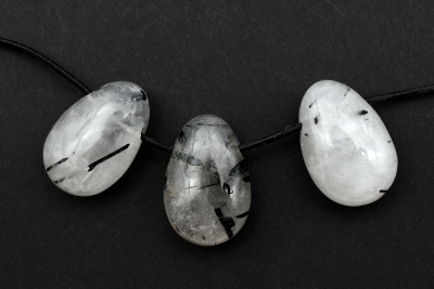 Turmalinquarz Trommelsteine flach gebohrt 3-er Set