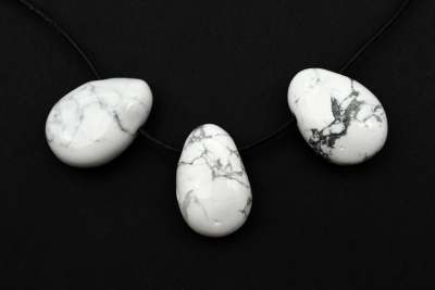 Magnesit Trommelstein flach gebohrt 5-er Set