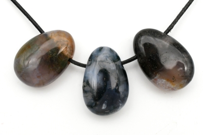 Moos Achat Trommelstein flach gebohrt 3-er Set