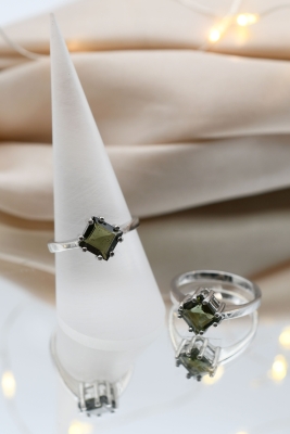 Moldavit Ring facettiert