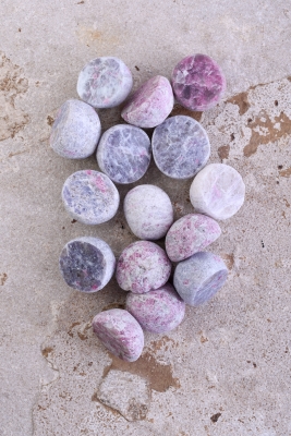 Turmalin in Lepidolith/Feldspat�Emu Eggs