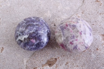 Pink Turmalin in Lepidolith�Linsenstein