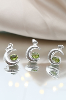 Mond Anh�nger silber mit Peridot