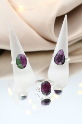 Rubin Zoisit Ring (Preis pro Gramm)