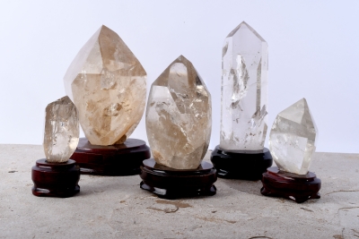 Citrin natur auf Holzsockel