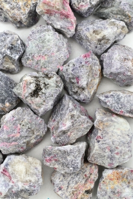 Turmaline pink in Lepidolite rough stones