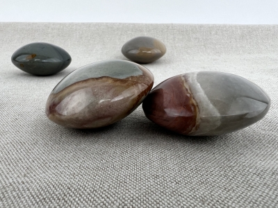 Polychrom Jaspis Linsenstein