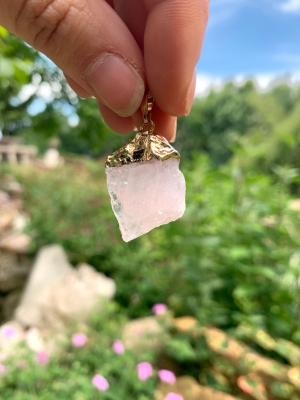 Rosenquarz Rohstein galvanisiert Anh�nger