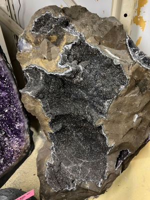 Amethyst Drusen in Basalt 125 kg Einzelst�ck