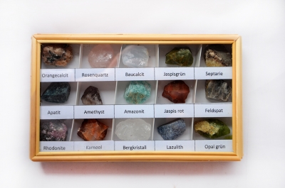 Sammlungsbox mit Rohsteinen (klein)