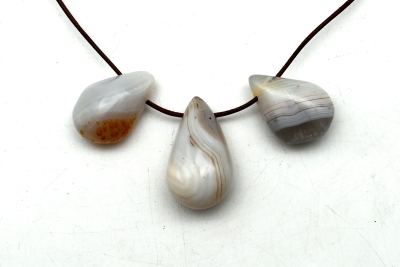 Achat wei� geb�ndert Drop Shape gebohrt 5-er Set