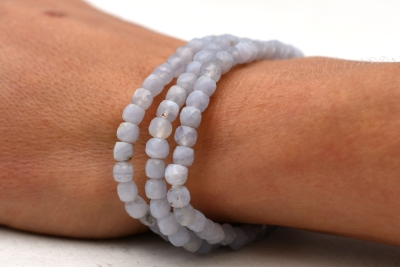 Chalcedon W�rfel Armband facettiert 4 mm