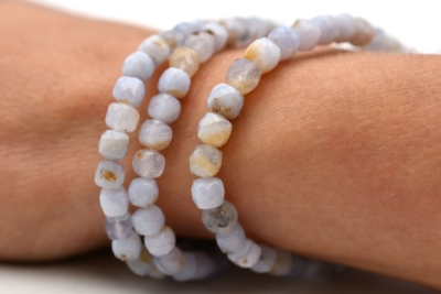 Chalcedony Cube Bracelet faceted 6 mm