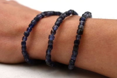 Iolite Cube Bracelet faceted 4 mm