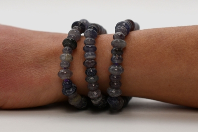 Iolith Button Armband