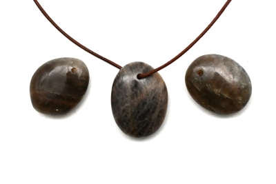 Mondstein schwarz Trommelstein front drilled 5-er Set