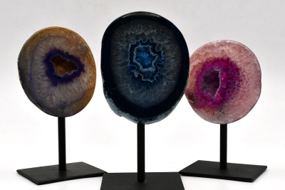 Achat gef�rbt auf Metallst�nder gro�