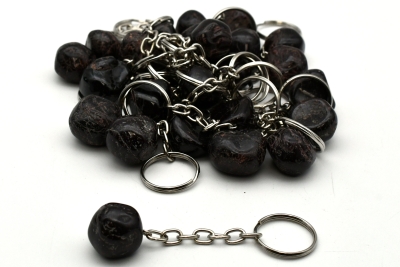 25 Keychains Garnet Tumbled Stone