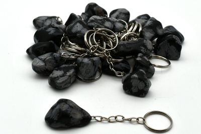25 Keychains Snowflake Obsidian Tumbled Stone
