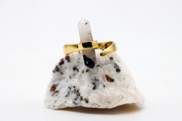 Rutilquarz oder Schwarzer Rutil in Quarz Spitzen Ring goldfarben galvanisiert