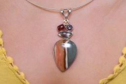 Polychrom Jaspis Anh�nger (Preis pro Gramm)