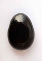 Gagat Trommelsteine flach gebohrt