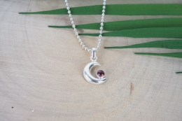 Mond Anh�nger silber mit Granat