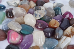 Crystal Konfetti - Trommelsteine Natur + Gef�rbt Mix 20 kg