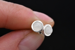 Regenbogen Mondstein Ohrstecker rund mit Silberrand