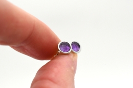 Amethyst Ohrstecker rund mit Silberrand
