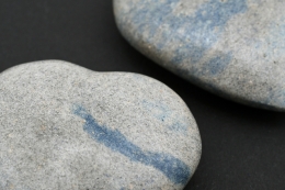 Azurit in Granit (K2-Stein) Herz 60 - 80 mm