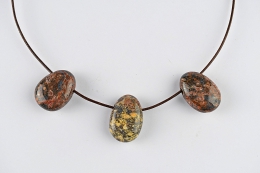 Leoparden Jaspis Trommelsteine flach gebohrt 5-er Set