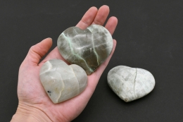 Mondstein gr�n (Garnierit) Herz 60 - 80 mm
