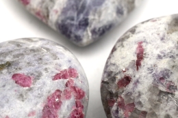 Pink Turmalin in Lepidolith / Feldspat Herz 60 - 80 mm