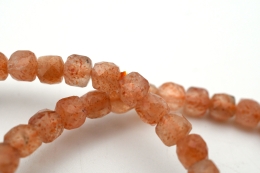 Sonnenstein W�rfel Armband facettiert 4 mm