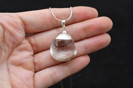 Bergkristall Trommelstein galvanisiert Anh�nger