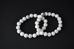 Magnesit Kugel Armband 10 mm